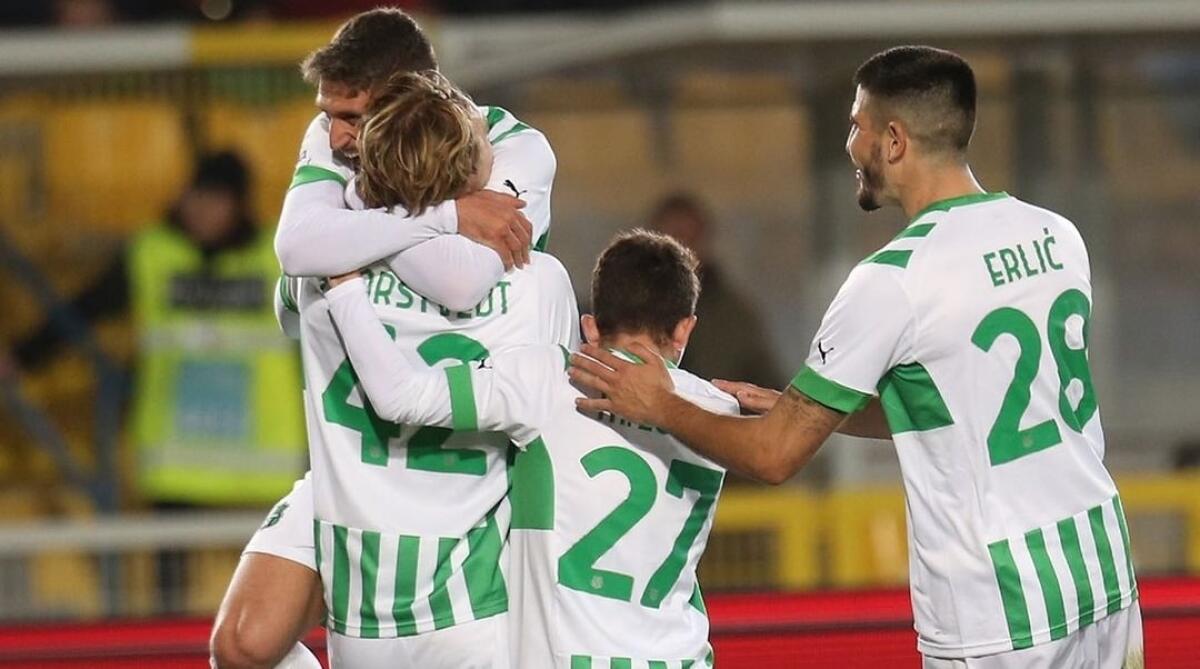 Sassuolo vince in casa di Corvino e supera la Fiorentina. Con il Lecce sono a 27 punti, 2 in più dei viola - 