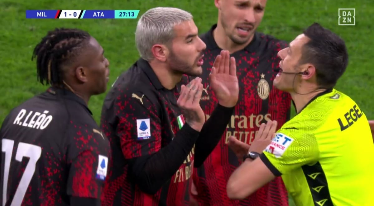 Leao salterà Fiorentina-Milan, il giocatore del Milan è stato ammonito per eccessive e plateali proteste