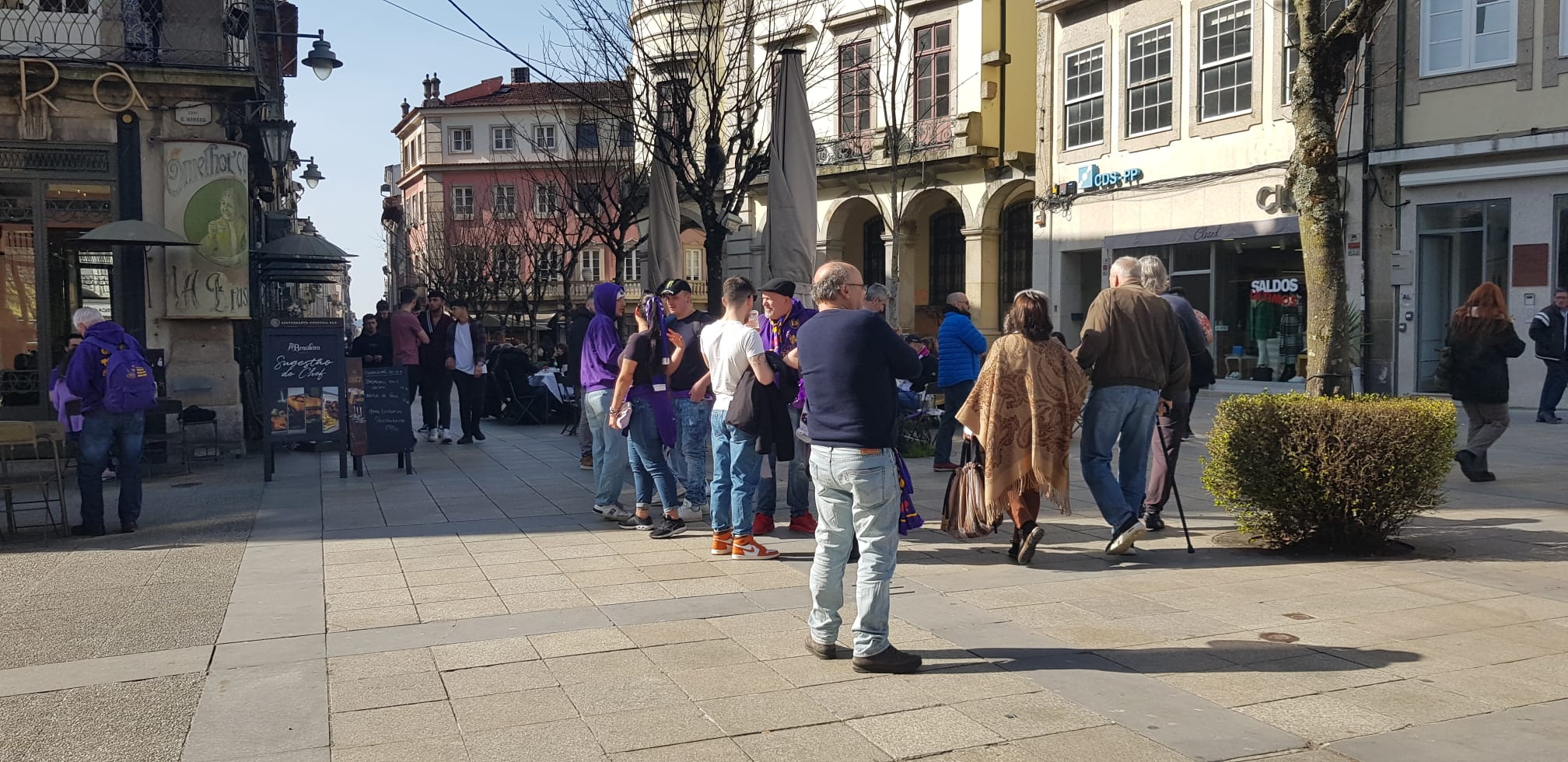 Braga è Viola, nel pieno centro della città portoghese ci sono solo tifosi della Fiorentina