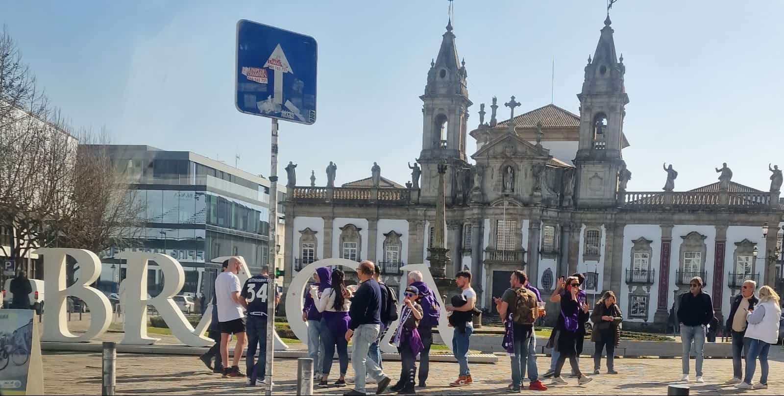 Braga è Viola, nel pieno centro della città portoghese ci sono solo tifosi della Fiorentina