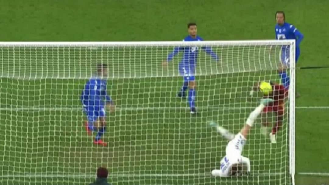 La tripla parata da impazzire di Vicario contro la Roma. Ormai è irraggiungibile per la Fiorentina?