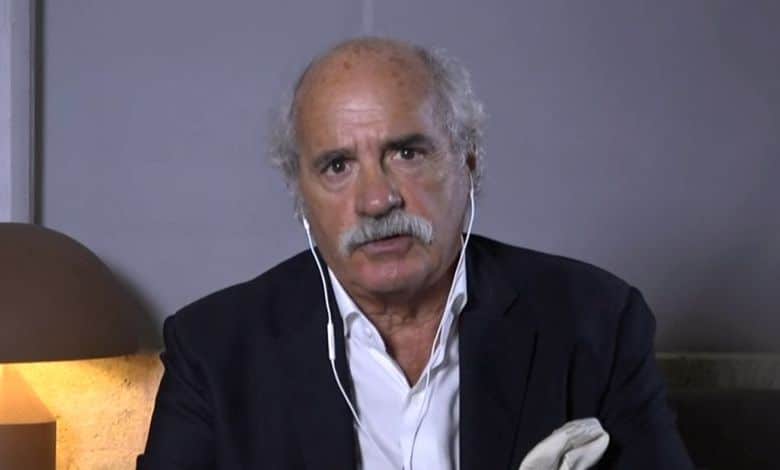 Damascelli propone: "John Elkann non paghi i 120 milioni di Vlahovic e Chiesa alla Fiorentina"
