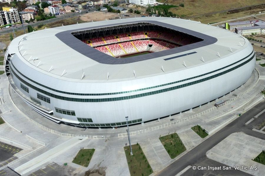 Lo stadio del Sivasspor è un vero gioiello. Costruito nel 2016, ha una capienza di 28 mila posti