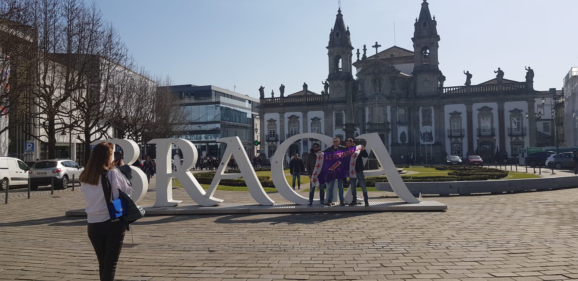 Braga è Viola, nel pieno centro della città portoghese ci sono solo tifosi della Fiorentina