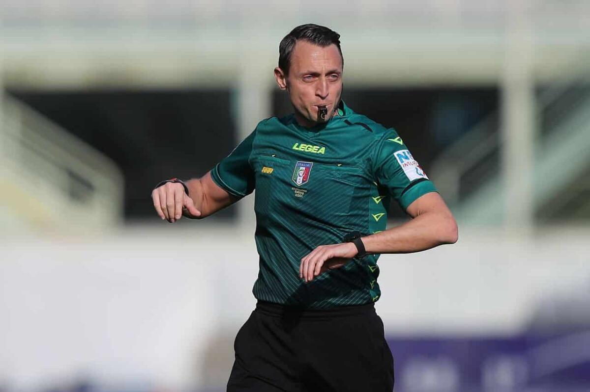 Moviola CorSport: “Male Abisso. Hjulmand-Gonzalez contatto dubbio in area, c’è la spinta” - FLORENCE, ITALY - MARCH 07: Rosario Abisso referee during the Serie A match between ACF Fiorentina  and Parma Calcio at Stadio Artemio Franchi on March 7, 2021 in Florence, Italy.  (Photo by Gabriele Maltinti/Getty Images)