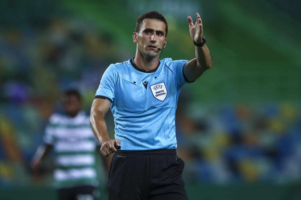 Sivasspor-Fiorentina affidata a Dabanovic. Una vittoria e una sconfitta per le italiane con l'arbitro montenegrino - 