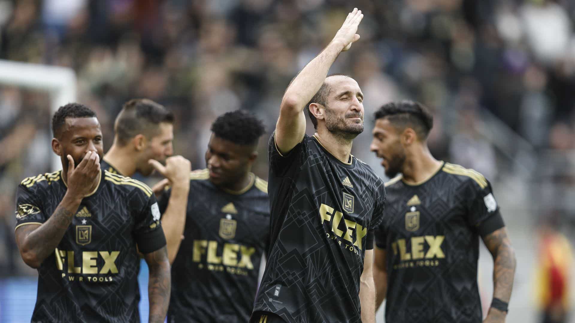 Chiellini segna e dedica il gol ad Astori. Esultanza con il segno del saluto al capitano della Fiorentina
