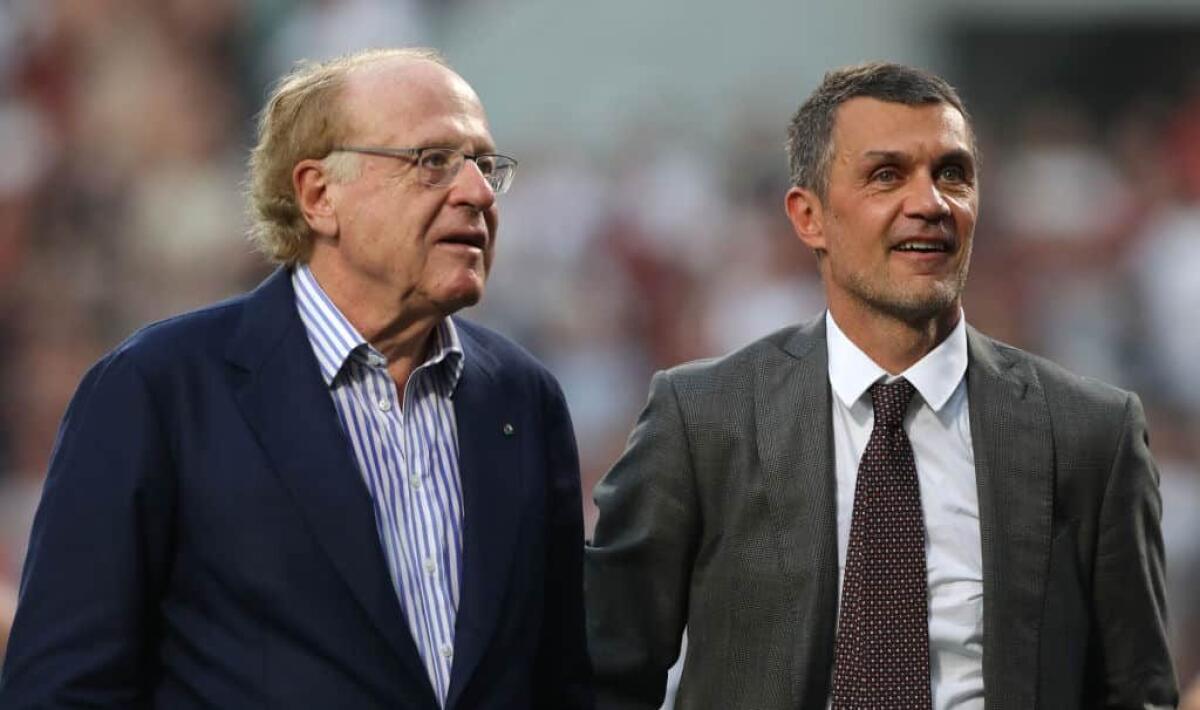 Trema il Milan, perquisizione nella sede di Elliot per la cessione. Si indaga sulla bancarotta fraudolenta - REGGIO NELL'EMILIA, ITALY - MAY 22: Paolo Scaroni President of AC Milan of AC Milan and Paolo Maldini AC Milan First Team Technical Director look on during the trophy presentation following the Serie A match between US Sassuolo and AC Milan at Mapei 