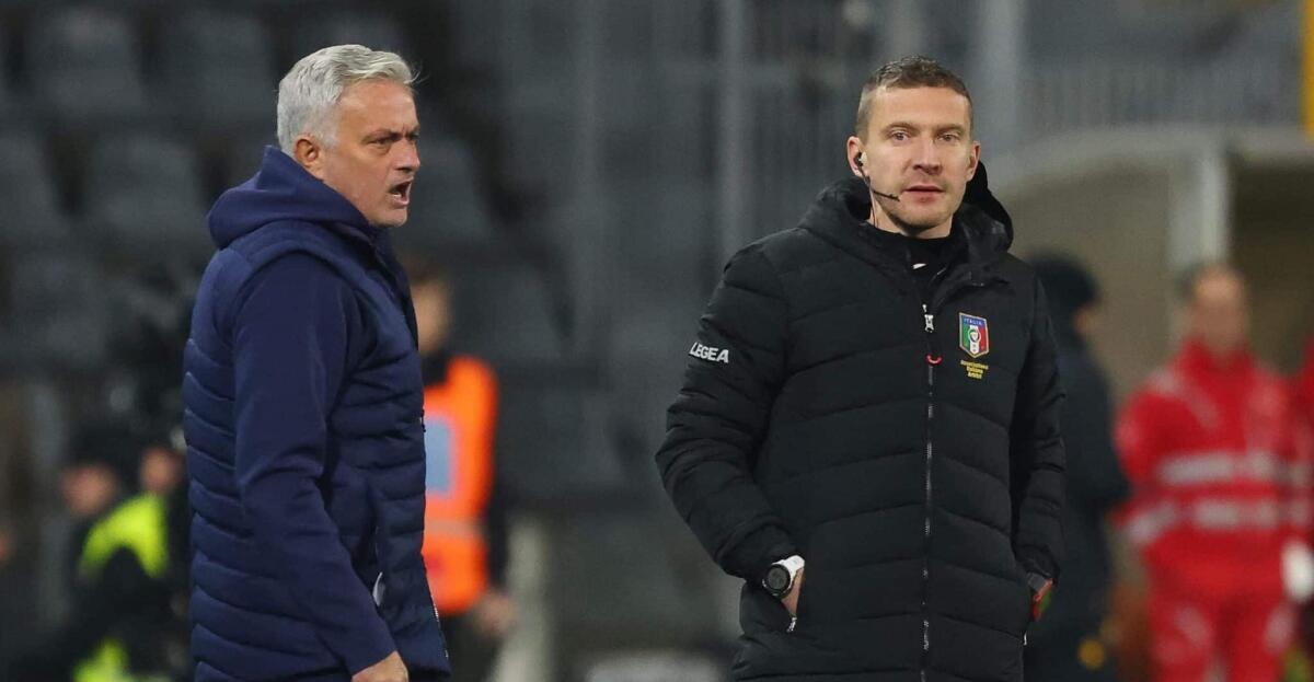 Caso Mourinho, la Procura ha deferito l'arbitro Serra per 'frasi offensive' in Cremonese-Roma - 