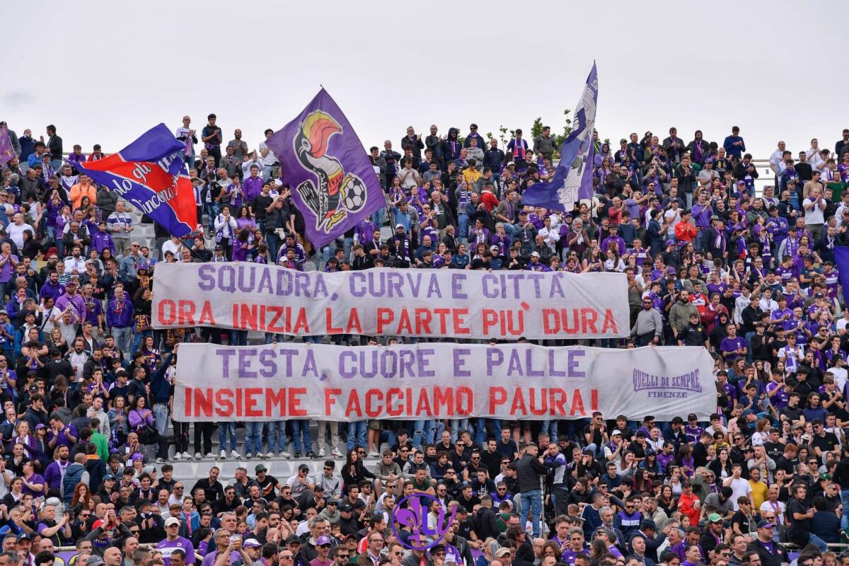 "Squadra, curva, città. Da ora inizia la parte più dura. Testa, cuore e palle. Insieme facciamo paura" - Striscione Curva Fiesole
