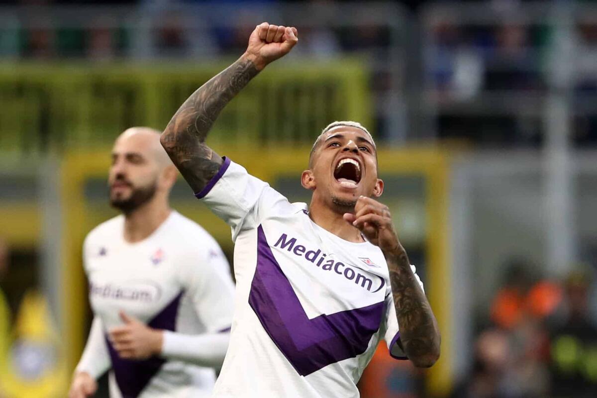 "Benvenuti nell'aprile dei sogni. La Fiorentina corre sul velluto, la testa funziona, le gambe girano" - 