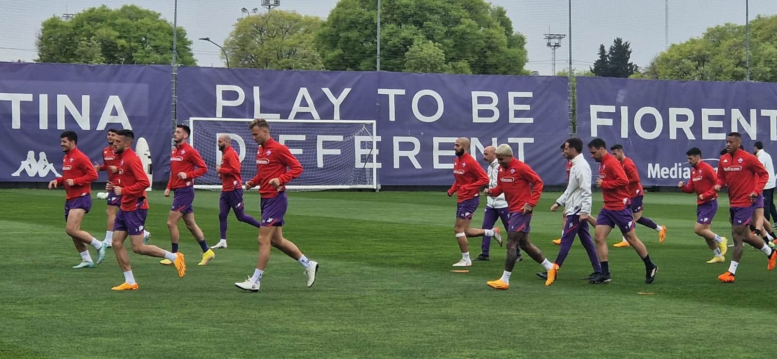 Italiano alla squadra: "Mancano 53 giorni" poi scherza con Jovic: "Ha promesso che se segna sta zitto"