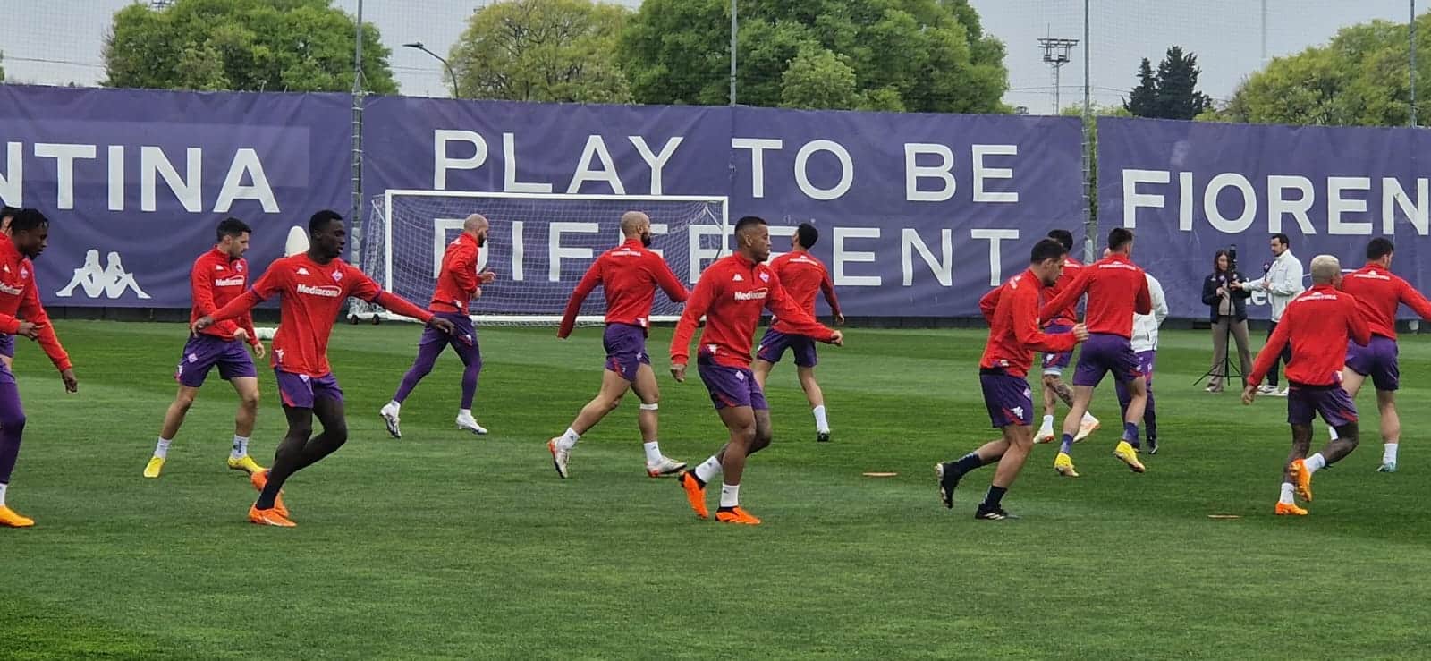 Italiano alla squadra: "Mancano 53 giorni" poi scherza con Jovic: "Ha promesso che se segna sta zitto"