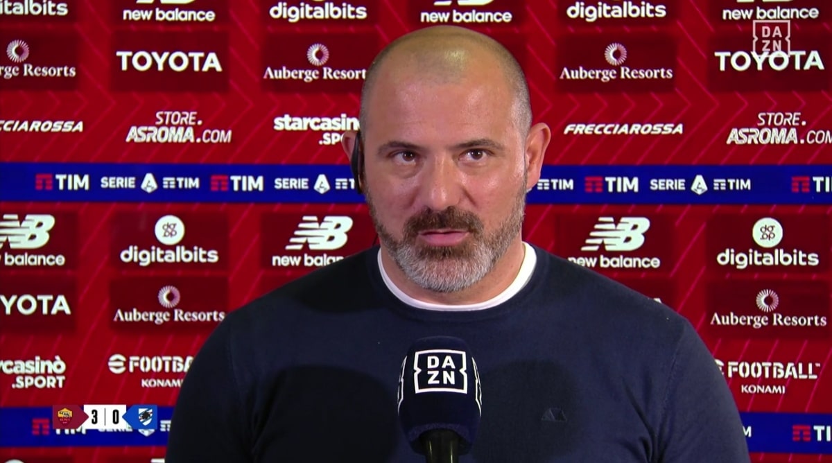 Cori razzisti dai tifosi della Roma a Stankovic: "Orgoglioso di essere zingaro". Mourinho ferma gli insulti