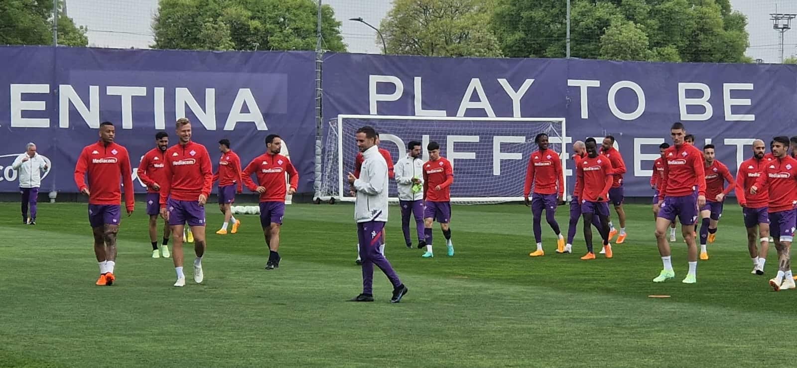 Italiano alla squadra: "Mancano 53 giorni" poi scherza con Jovic: "Ha promesso che se segna sta zitto"