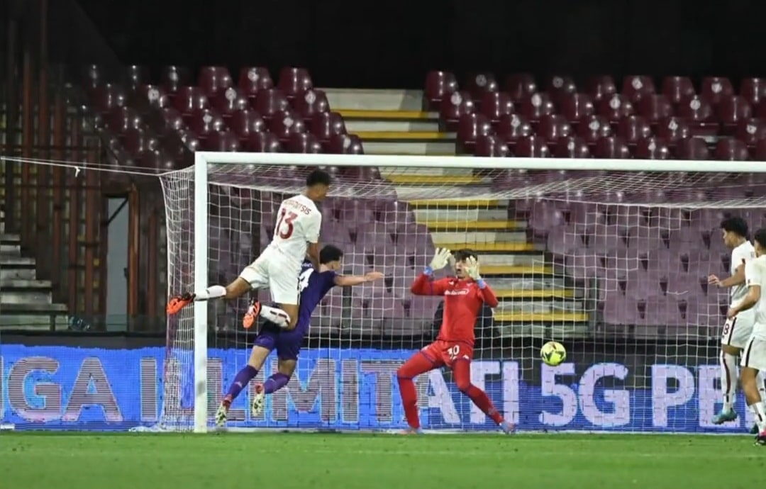 Netto fallo su Lucchesi che fa segnare e vincere la Roma. La Fiorentina pubblica le immagini