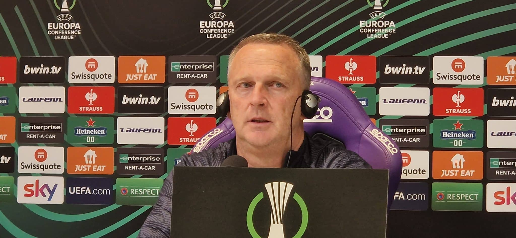 Van Den Brom: "Alla Fiorentina manca Amrabat? Anche a noi manca Salamon. Ci scottava la palla"