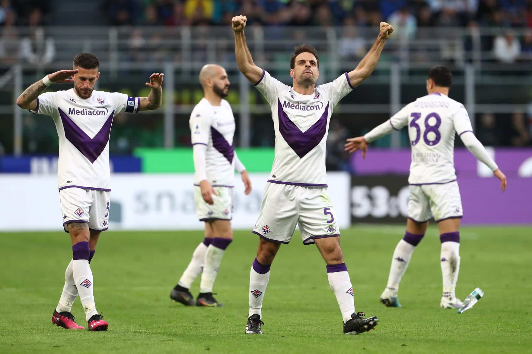 "Benvenuti nell'aprile dei sogni. La Fiorentina corre sul velluto, la testa funziona, le gambe girano"