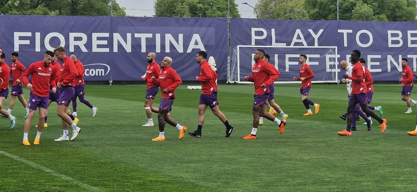 Italiano alla squadra: "Mancano 53 giorni" poi scherza con Jovic: "Ha promesso che se segna sta zitto"