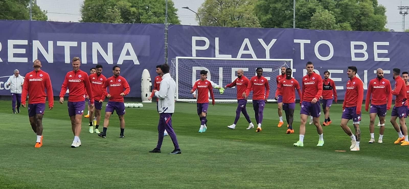 Italiano alla squadra: "Mancano 53 giorni" poi scherza con Jovic: "Ha promesso che se segna sta zitto"
