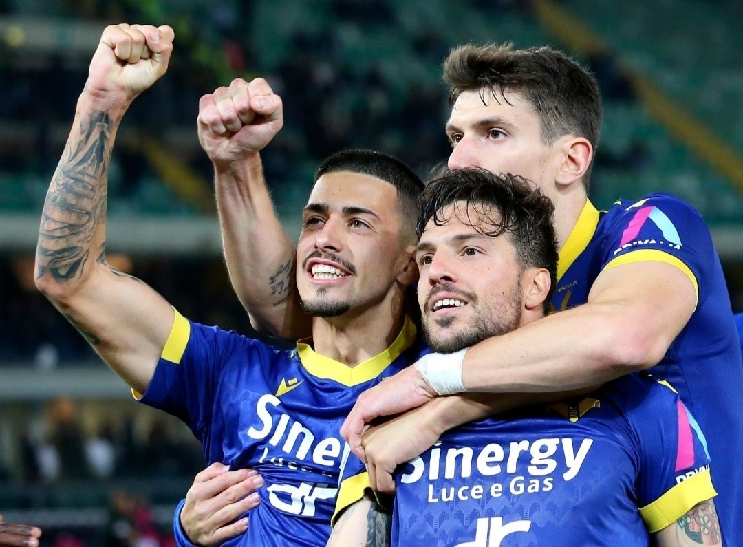 Il Verona fa favore alla Fiorentina e inguaia Corvino. Bologna battuto, Viola a meno 2 con partita in meno