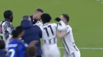 Lo stile Juventus non si smentisce mai, pugno di Cuadrado ad Handanovic nel post partita. Il video