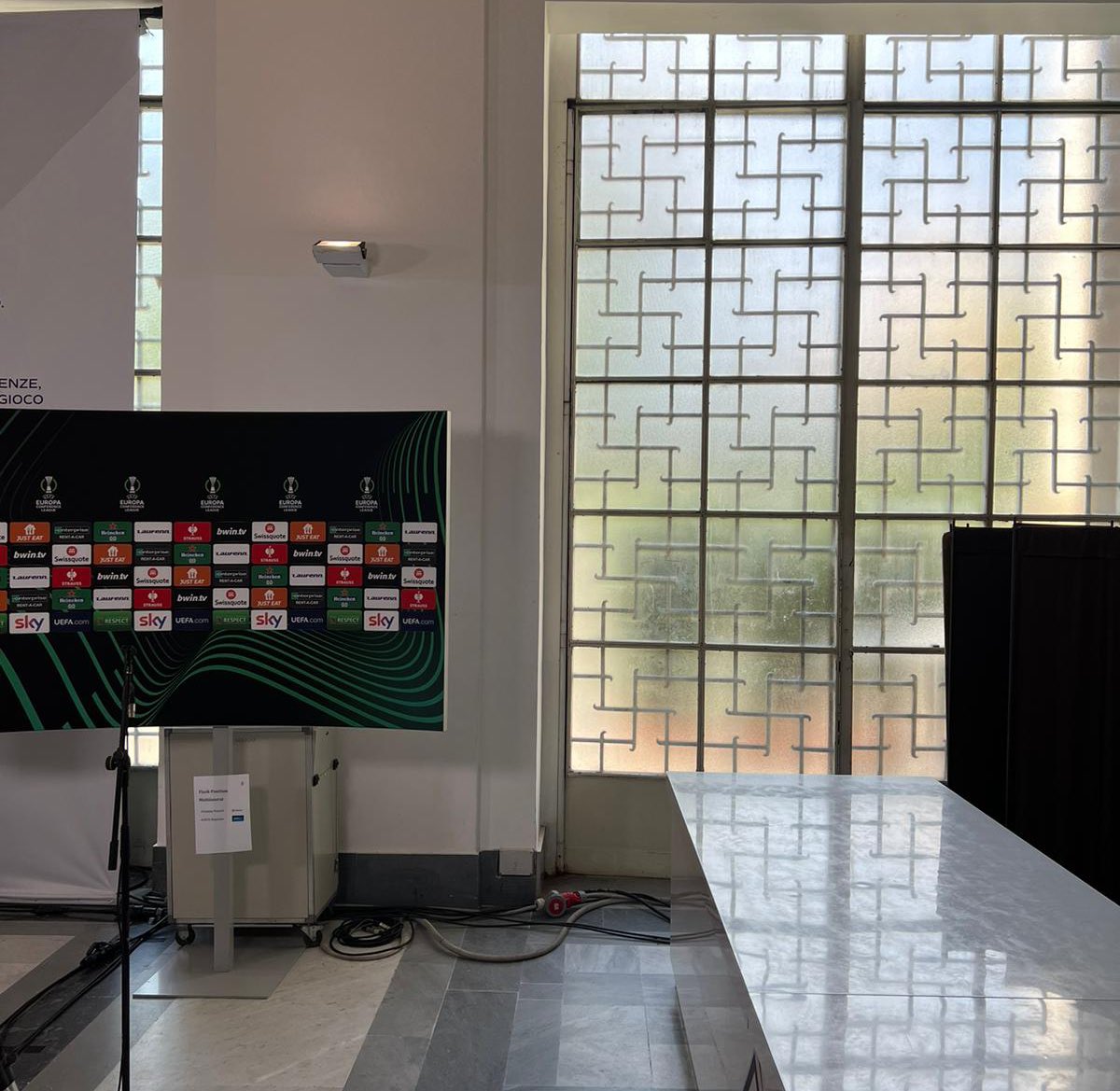 Dalla Polonia: "Svastiche allo stadio della Fiorentina, il presidente del Lech Poznan infastidito"