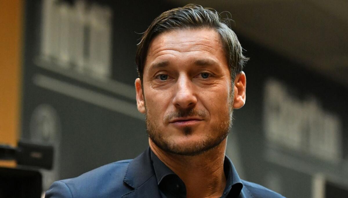 Totti tifa viola: "Inter favorita ma spero possa vincere la Fiorentina, loro vinceranno la Champions.." - 