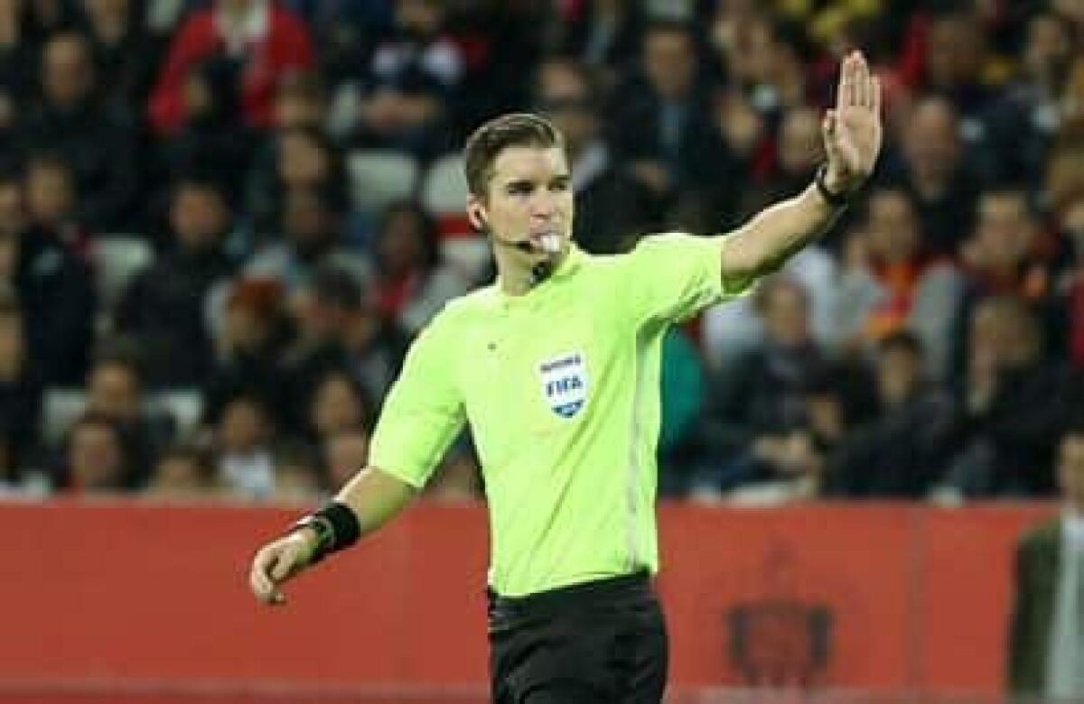 Ufficiali gli arbitri che dirigeranno Europa League e Conference, alla Fiorentina il francese Letexier - 
