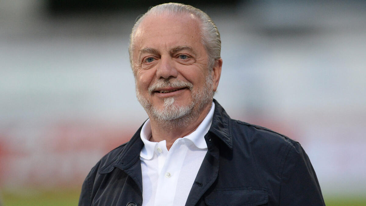 De Laurentiis: "Vinto insieme, adesso domenica con la Fiorentina tutti qua per la grande festa" - TRENTO, ITALY - JULY 24:  President of SSC Napoli Aurelio De Laurentis looks on during the pre-season frienldy match between SSC Napoli and Feralpi Salo at Stadio Briamasco on July 24, 2015 in Trento, Italy.  (Photo by Dino Panato/Getty Images)