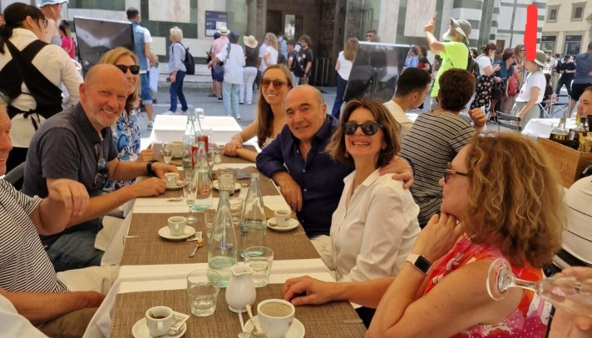 Commisso si gode la domenica a Firenze, pranzo alla Buca San Giovanni sotto il Duomo - 