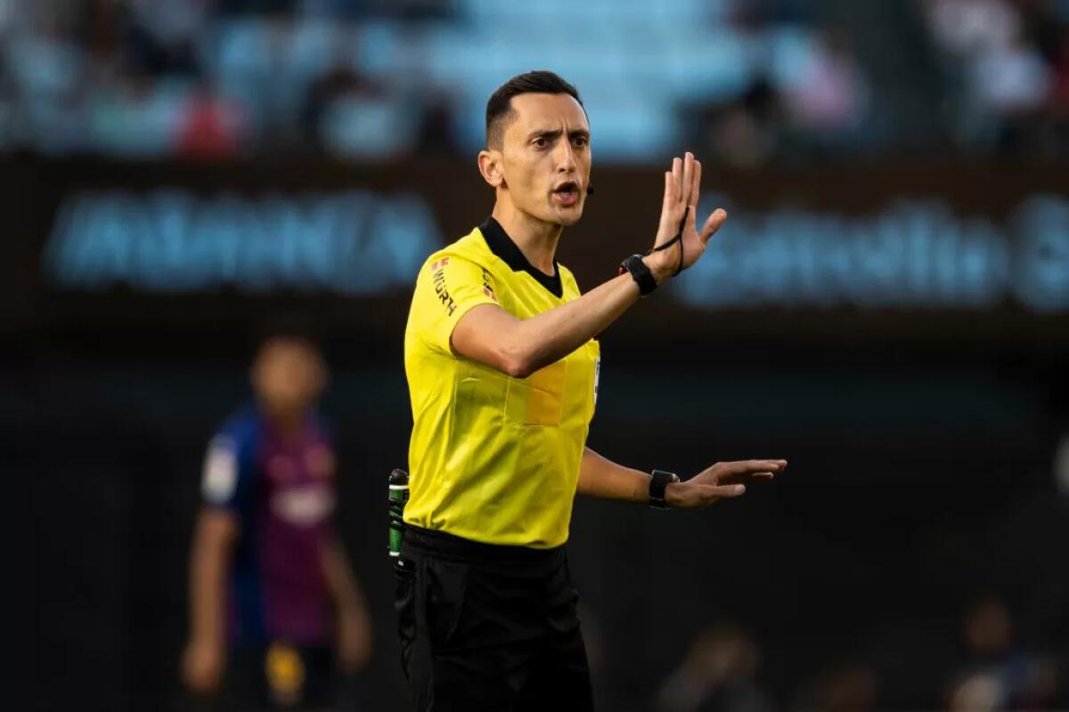 Basilea-Fiorentina affidata allo spagnolo Sanchez. Ha già arbitrato Juventus e Roma in Europa League - 