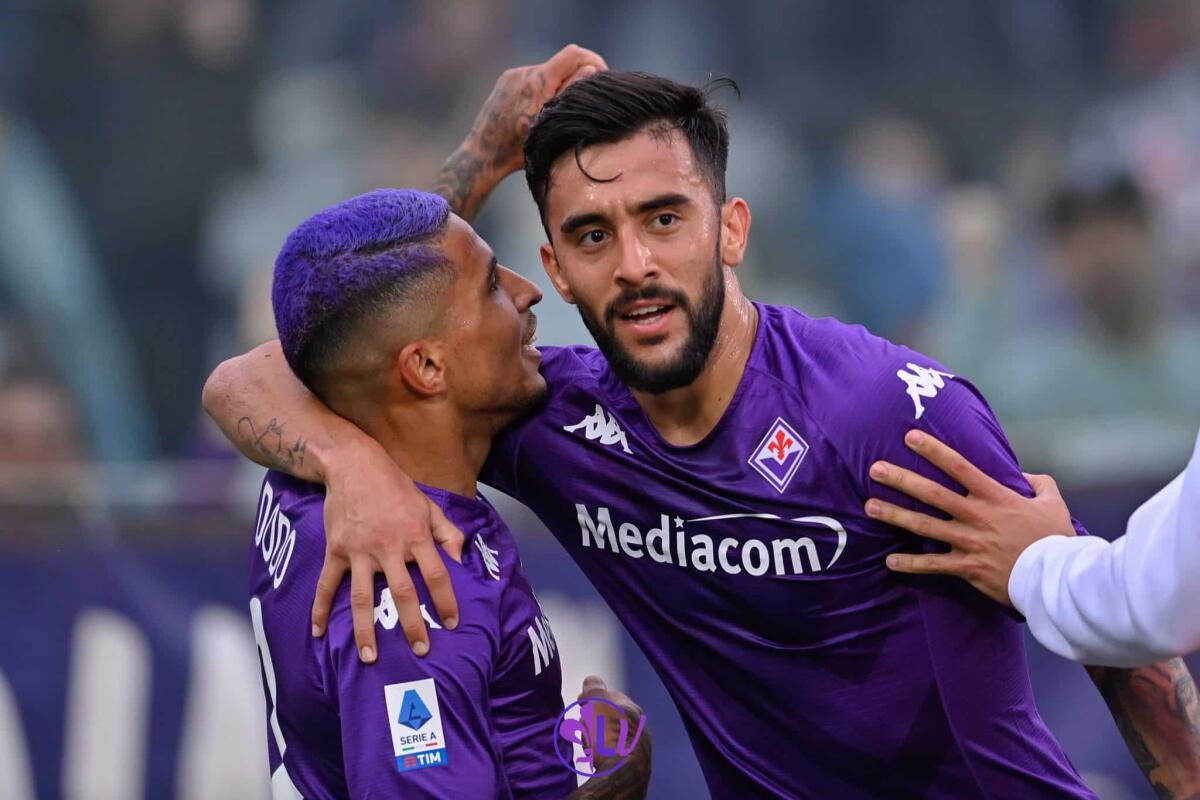 Repubblica: “La Fiorentina cala la manita e lancia un messaggio alla A: il sogno è un posto in Europa” - Esultanza Domilson Cordeiro dos Santos "Dodo" (ACF Fiorentina) con Nicolas Gonzalez (ACF Fiorentina)