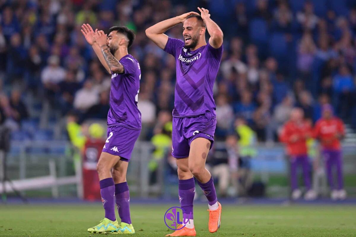 Nazione: "Figuraccia della Lega, medaglie finite per lo staff della Fiorentina: imbarazzo sul palco" - Arthur Cabral (Fiorentina) si dispera