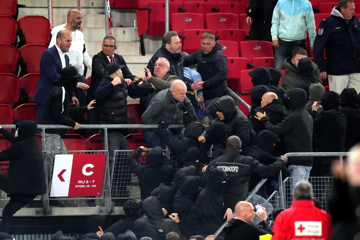 Il West Ham trema, dall'Inghilterra: "La UEFA punirà i calciatori coinvolti negli scontri con i tifosi dell'AZ?"