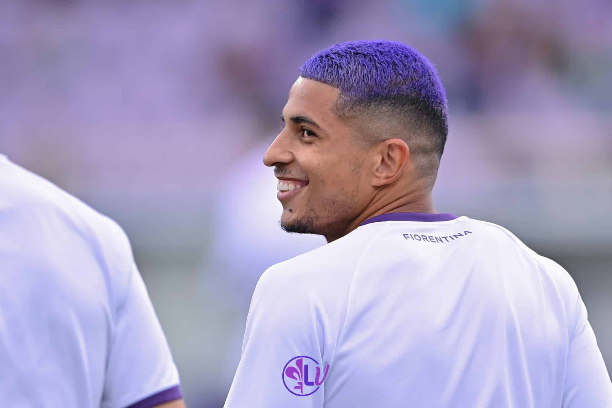 Domilson Cordeiro dos Santos "Dodo" (ACF Fiorentina) con i capelli viola