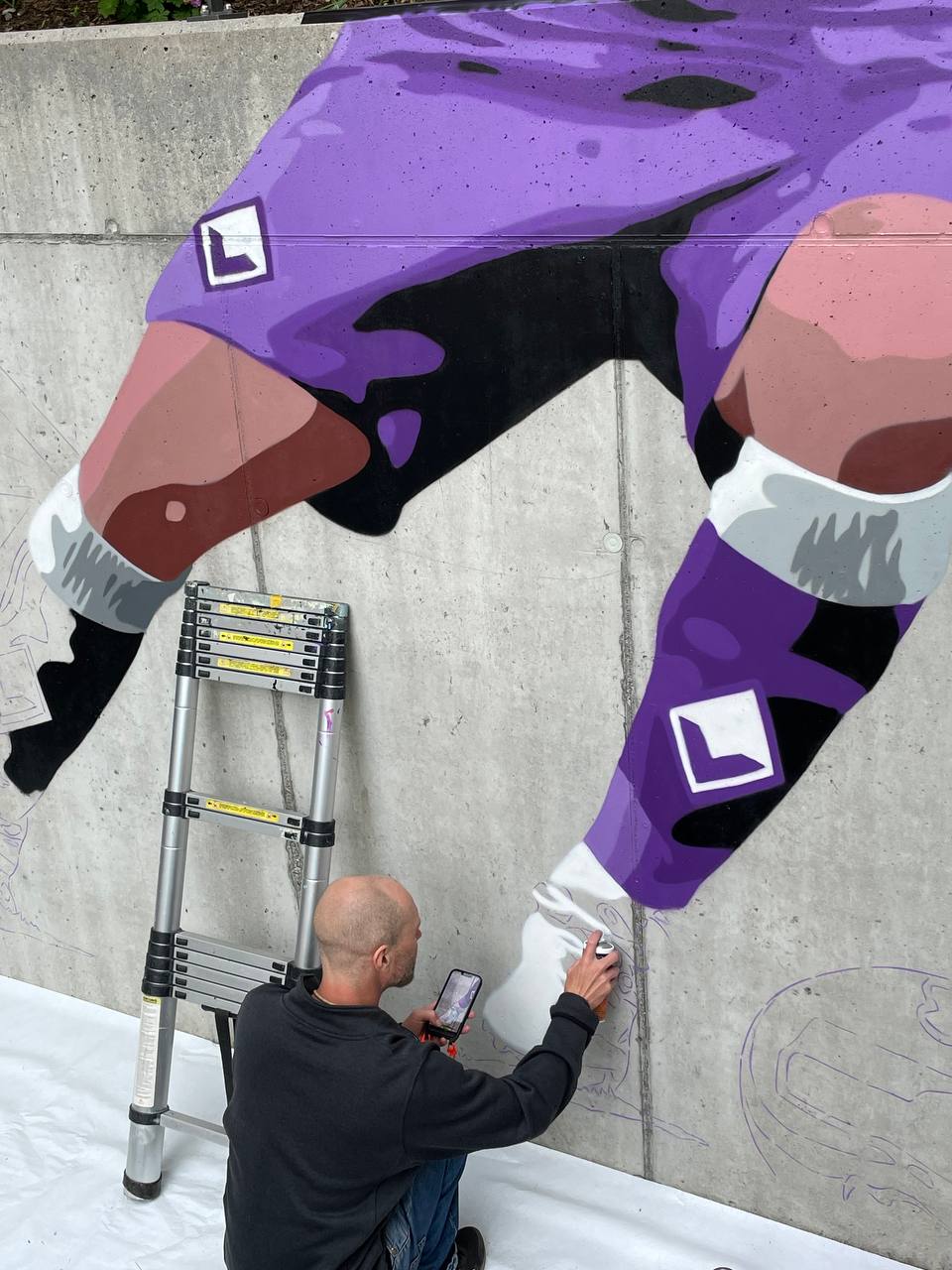 Tifa Fiorentina in Liechtenstein, per il compleanno si è fatto fare questo murales davanti casa sua