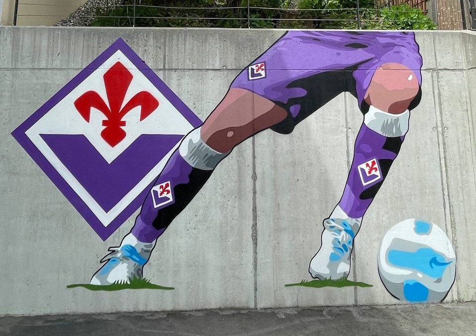 Tifa Fiorentina in Liechtenstein, per il compleanno si è fatto fare questo murales davanti casa sua