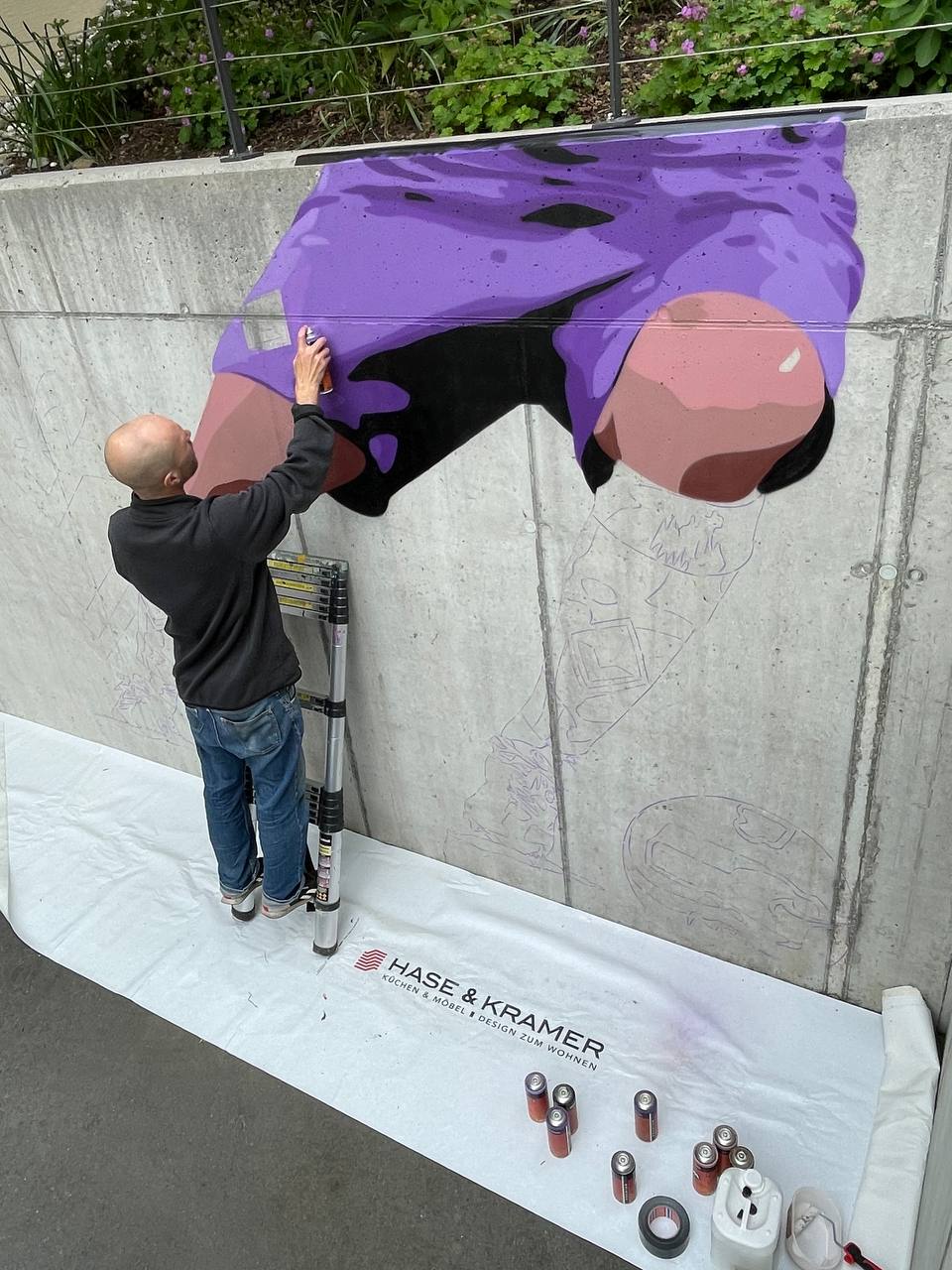 Tifa Fiorentina in Liechtenstein, per il compleanno si è fatto fare questo murales davanti casa sua