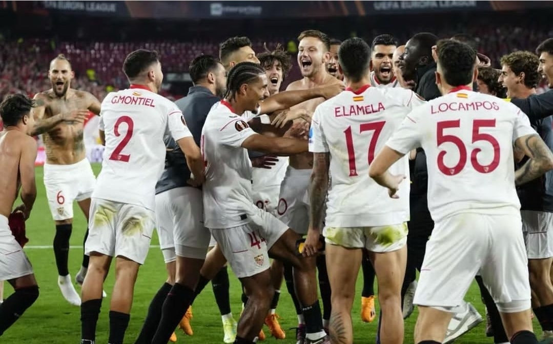 L'anticalcio della Roma non sfonda in finale, il Siviglia vince l'Europa League, decisivi i rigori