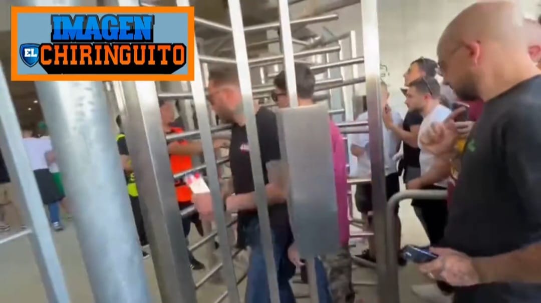 I tifosi della Roma entrano in 2 con un solo biglietto. Il video che smaschera la truffa alla stadio