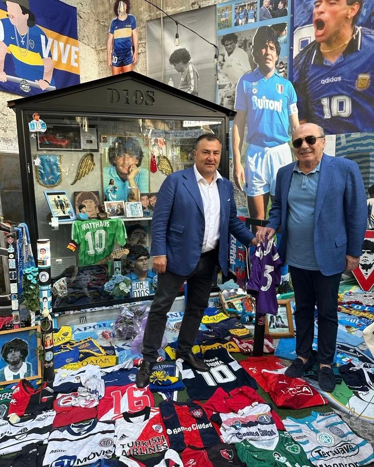 Commisso e Barone ai quartieri spagnoli di Napoli per omaggiare Maradona prima di Napoli-Fiorentina
