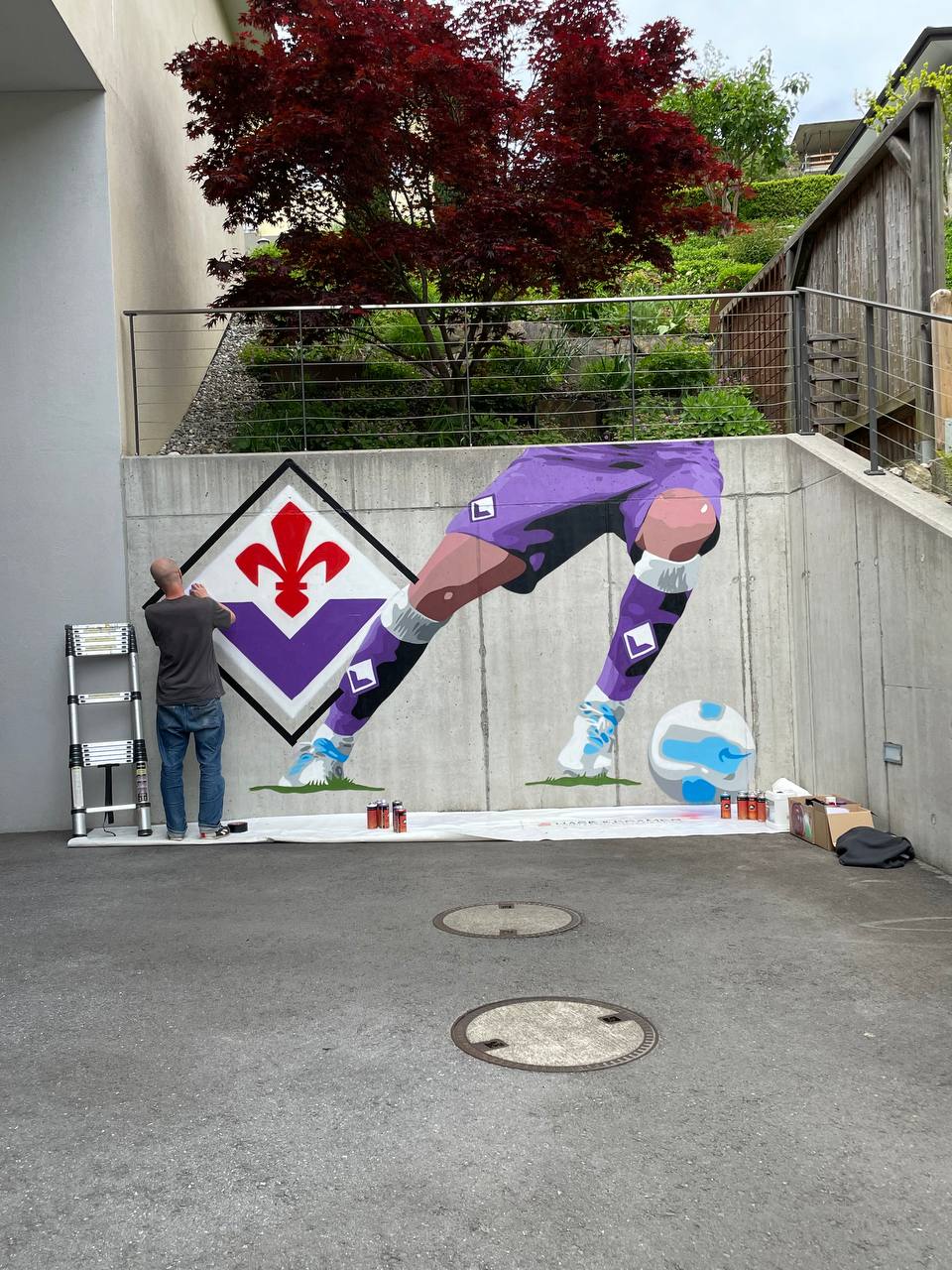 Tifa Fiorentina in Liechtenstein, per il compleanno si è fatto fare questo murales davanti casa sua