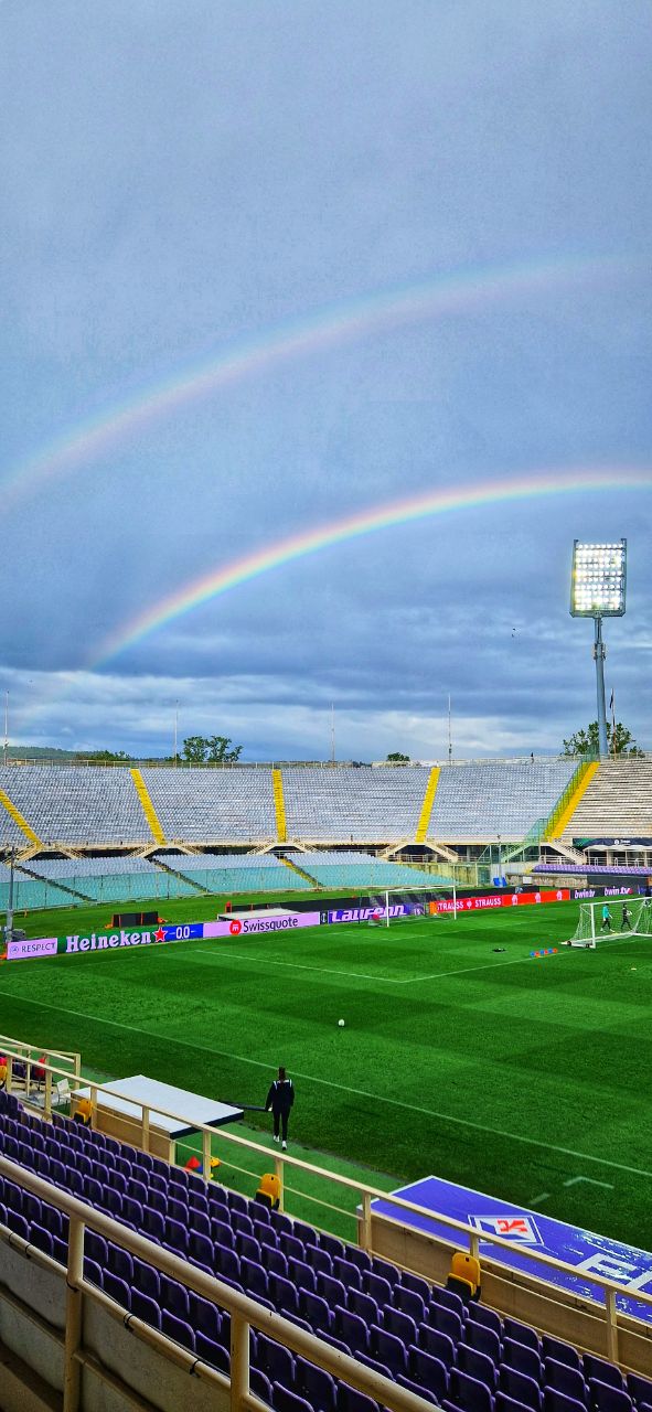Meraviglioso arcobaleno allo stadio Franchi sopra la Curva Fiesole. Spettacolo su Firenze