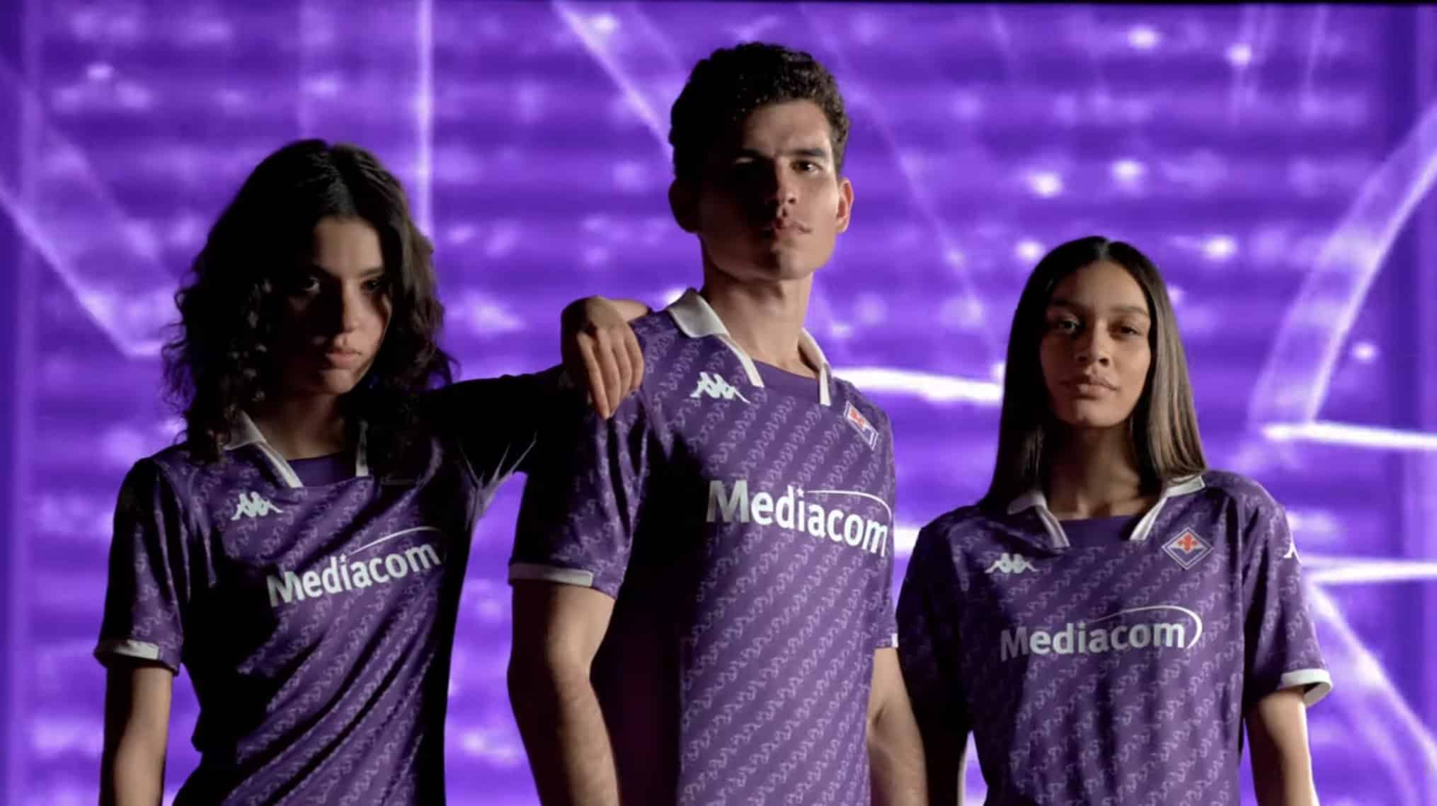 Ecco la nuova maglia della Fiorentina, verrà indossata già domani sera contro la Roma a Firenze