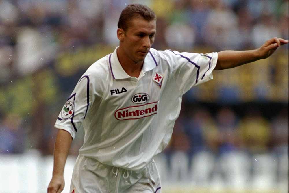 21 Sep 1997: Sandro Cois of Fiorentina on the ball during the Serie A match against Inter Milan at the San Siro in Milan, Italy. Mandatory Credit: Claudio Villa /Allsport