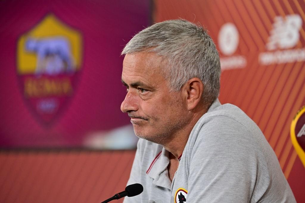 Mourinho entra nello spogliatoio della Roma Primavera: "Difesa Fiorentina debole, possiamo batterla"