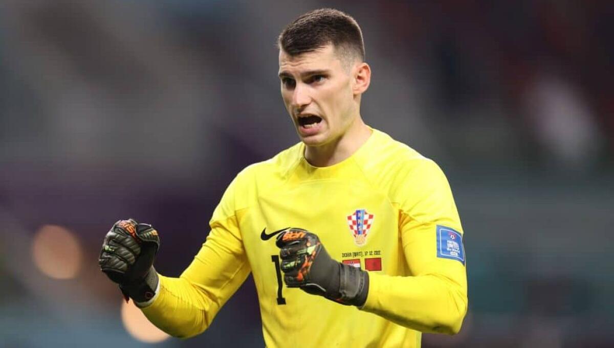 TMW, Livakovic alla Fiorentina? No, il portiere preferisce andare a giocare in Arabia Saudita - 