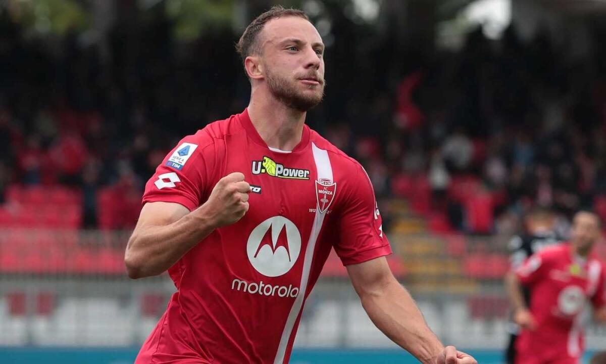 Nazione, Carlos Augusto tenta la Fiorentina, testa a testa con l'Inter per il giocatore del Monza - 