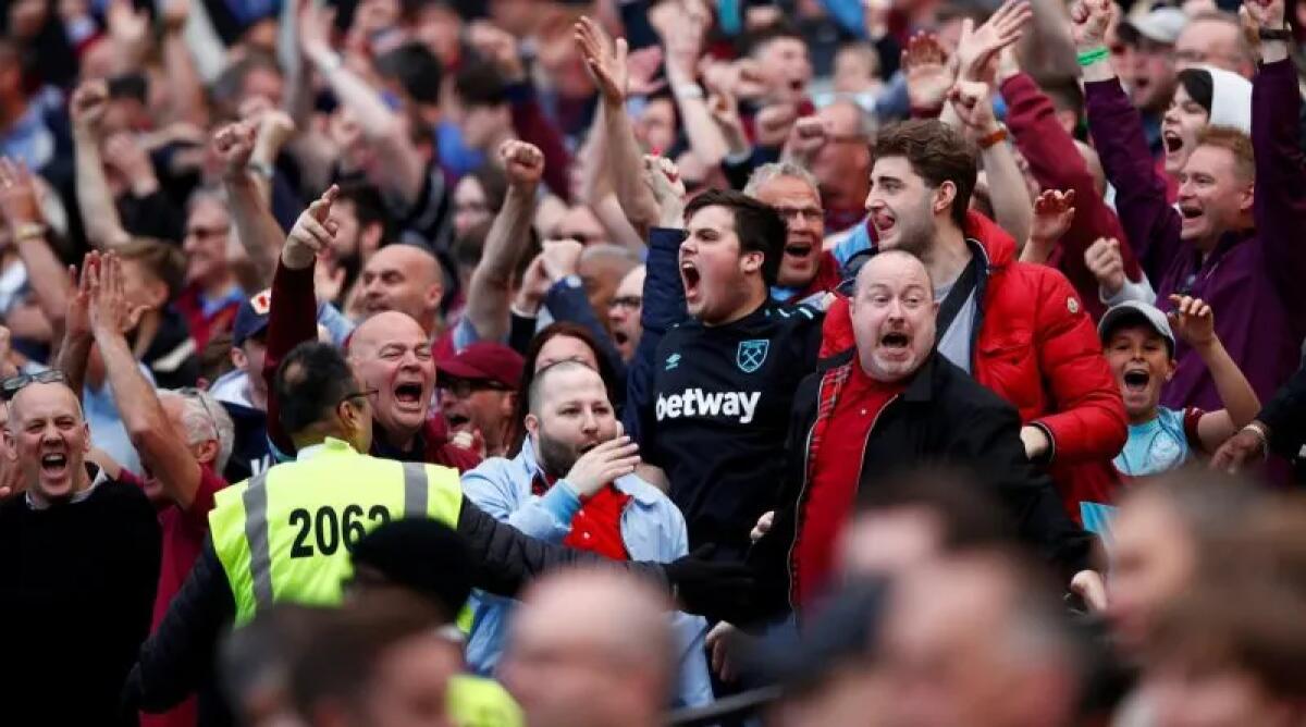 Ci saranno 20 mila tifosi del West Ham a Praga, ben 14 mila saranno senza biglietto per lo stadio - 